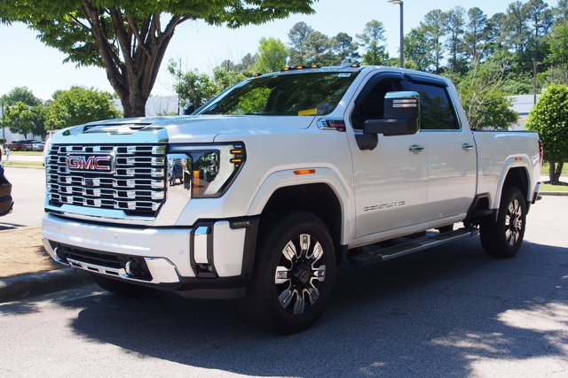 Used 2024 GMC Sierra 2500 Denali w/ Technology Package AWD/4WD image 3