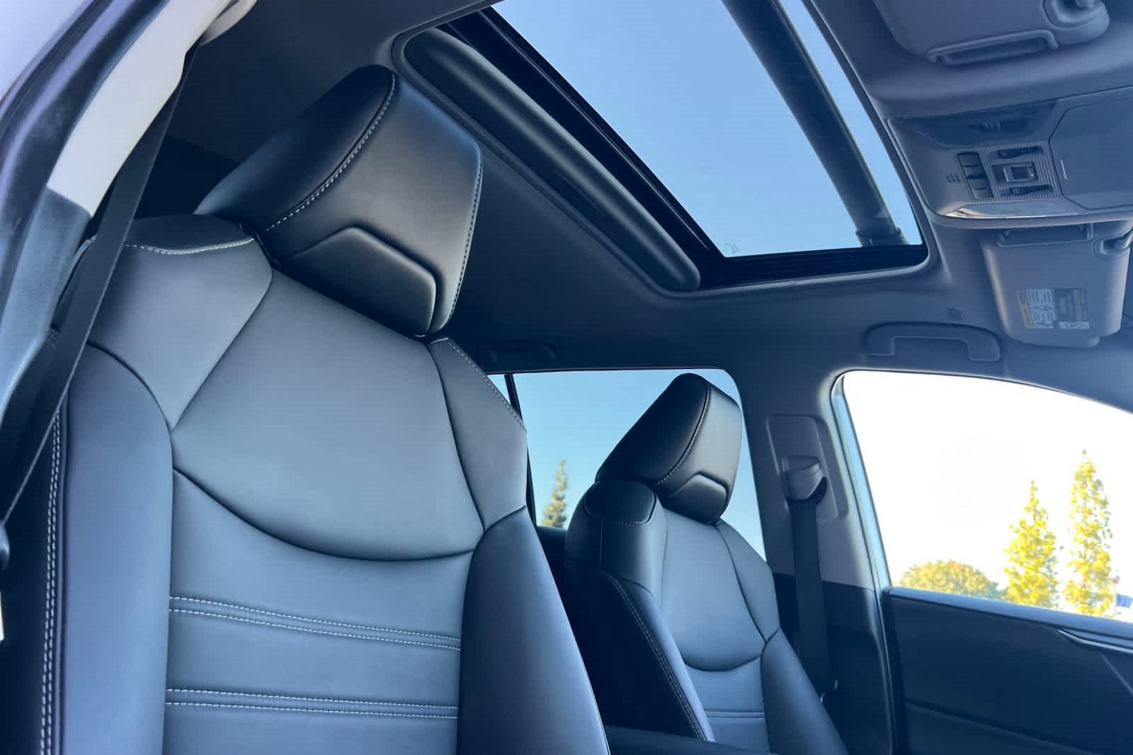 Used 2023 Toyota RAV4 XLE Premium image 17