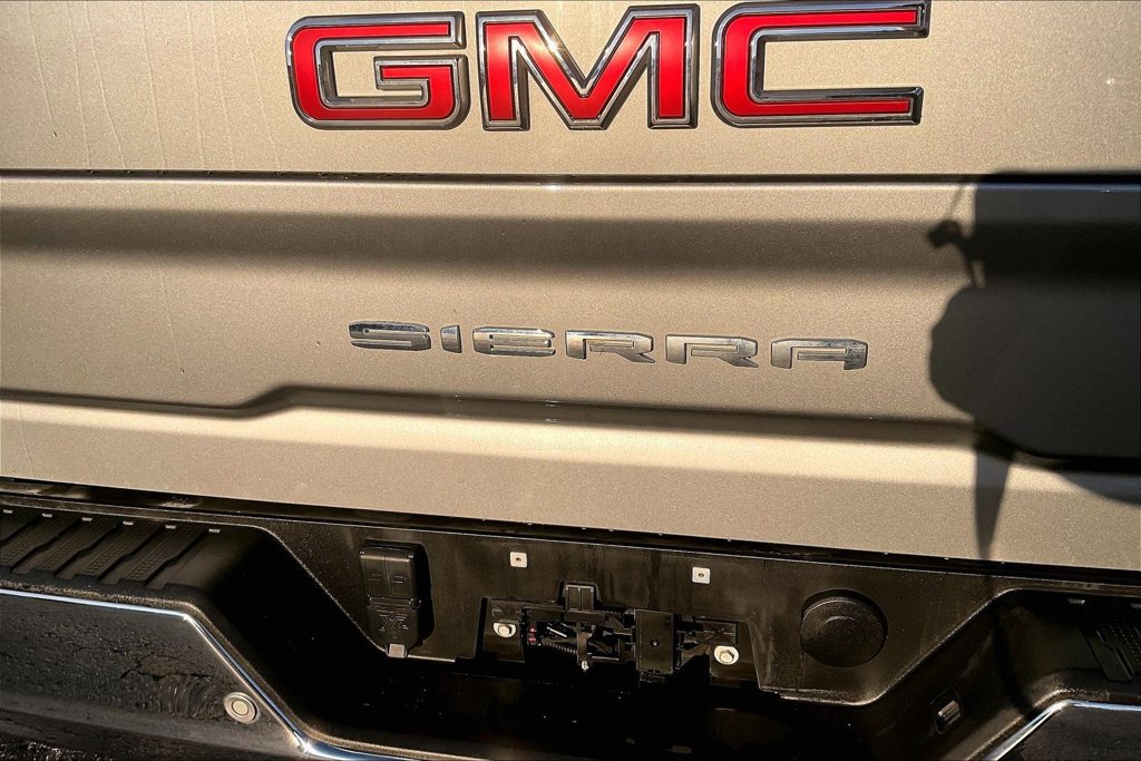 Used 2024 GMC Sierra 2500 SLT w/ SLT Premium Package AWD/4WD image 31