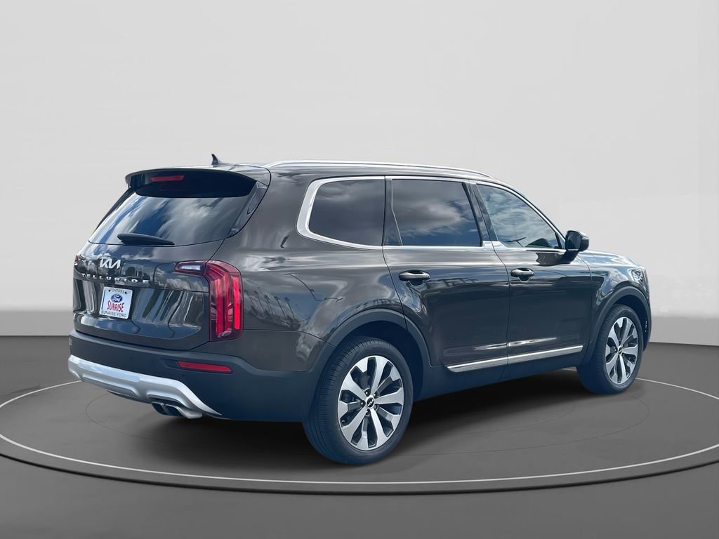 Used 2022 Kia Telluride EX w/ EX Premium Package image 3