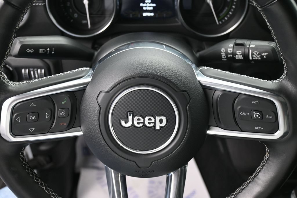 Used 2022 Jeep Wrangler Unlimited Sahara w/ Cold Weather Group AWD/4WD image 16