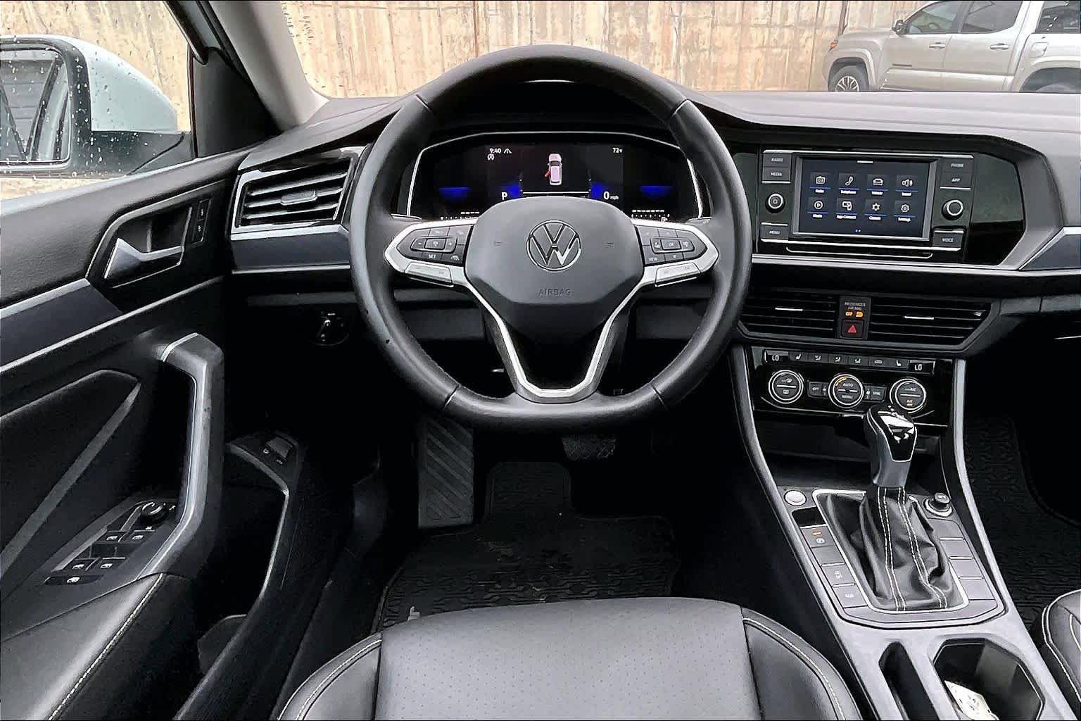Used 2023 Volkswagen Jetta SE FWD image 5