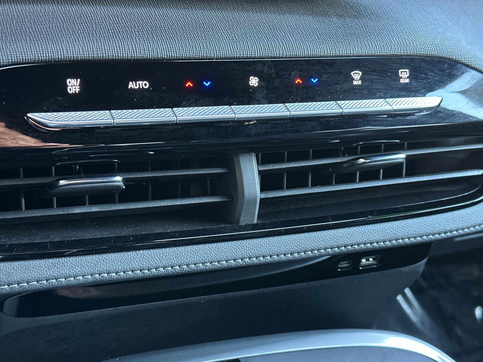 Used 2025 Buick Enclave Preferred image 22