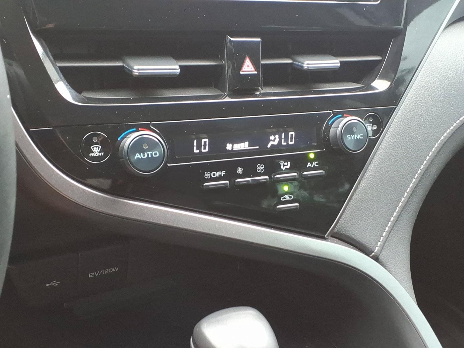 Used 2024 Toyota Camry SE w/ Cold Weather Package FWD image 18