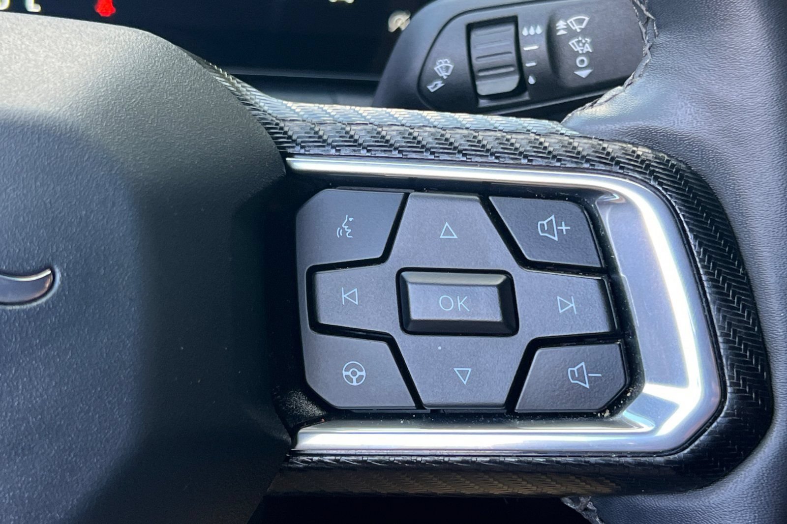Certified 2025 Ford Mustang Coupe RWD image 34