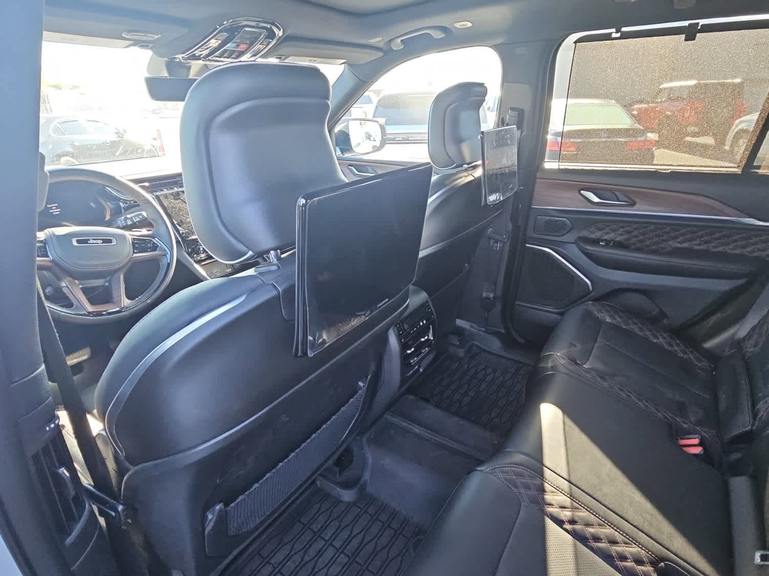 Used 2023 Jeep Grand Cherokee Summit w/ Adv Protech Group IV image 11