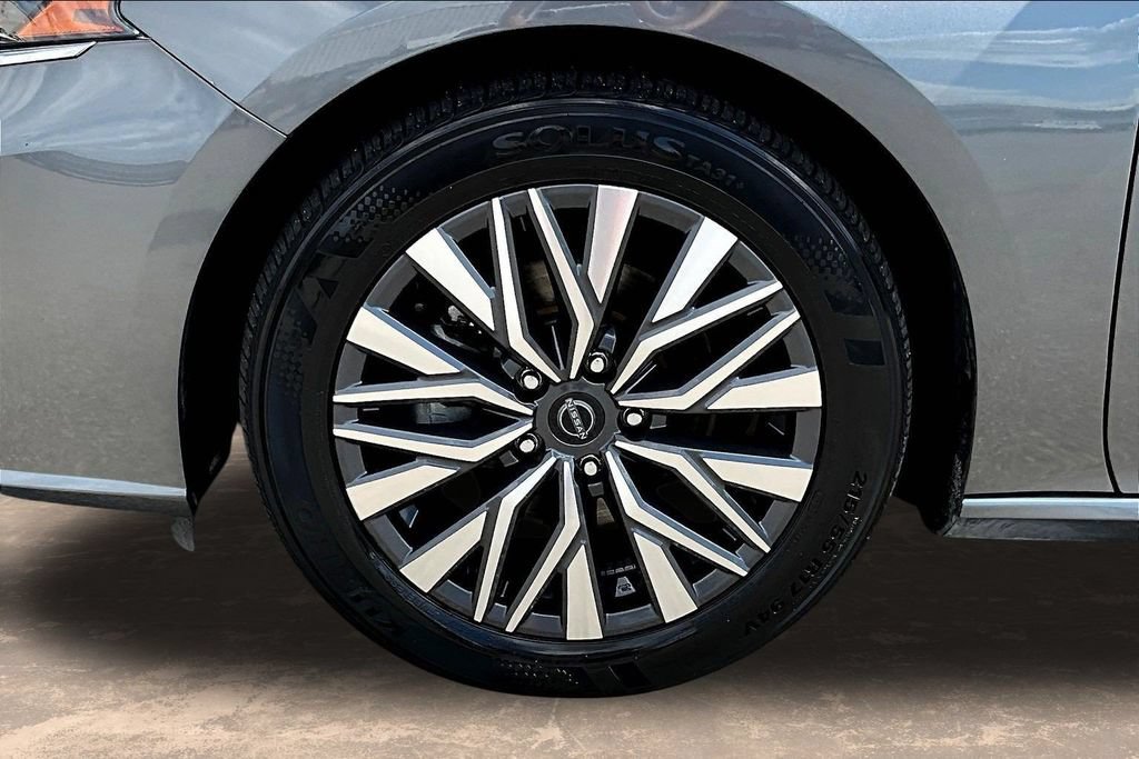 Used 2024 Nissan Altima 2.5 SV FWD image 34