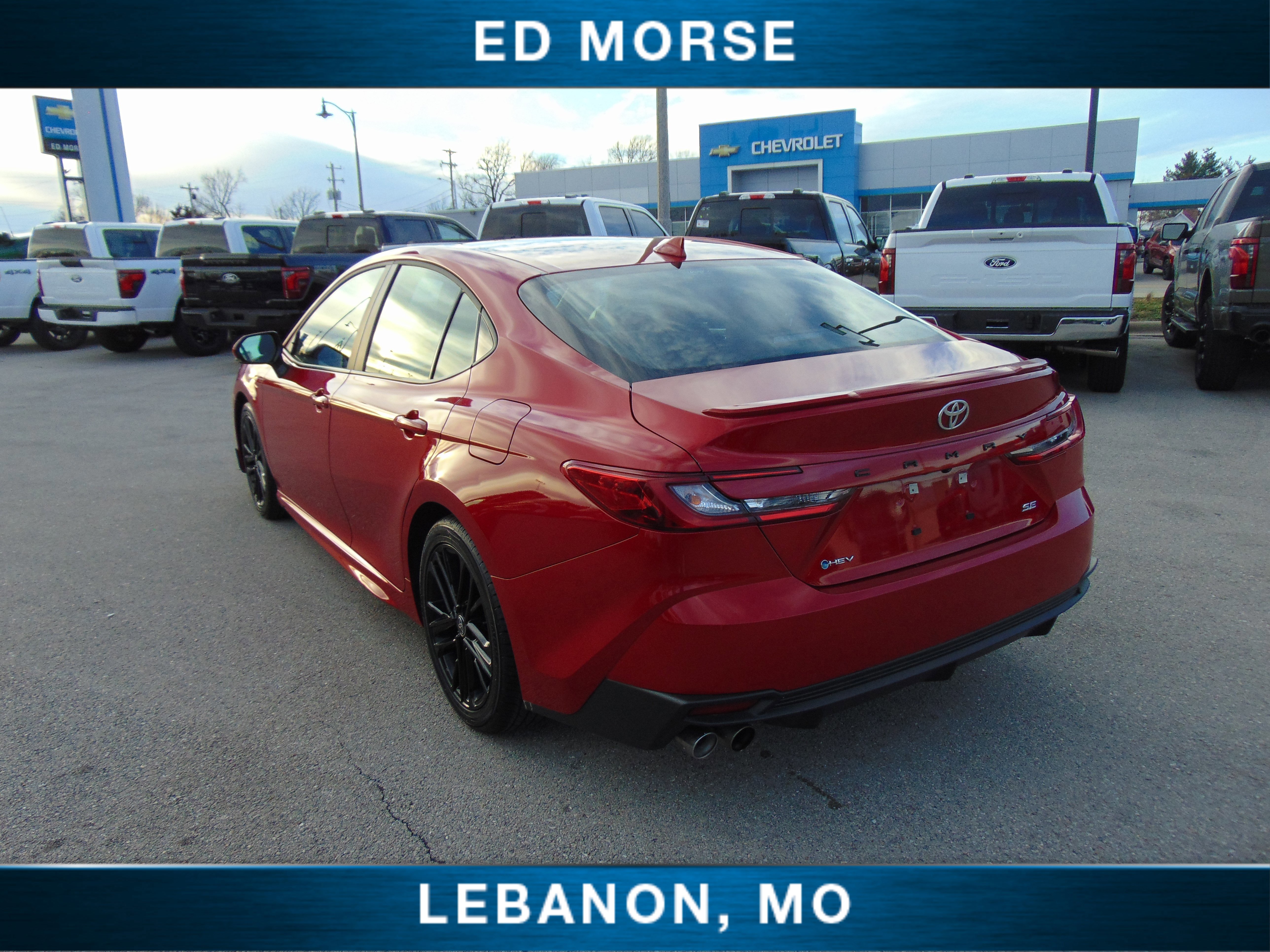 Used 2025 Toyota Camry SE image 3