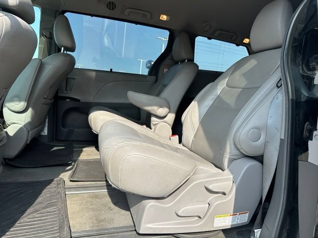 Used 2017 Toyota Sienna XLE Premium AWD/4WD image 12