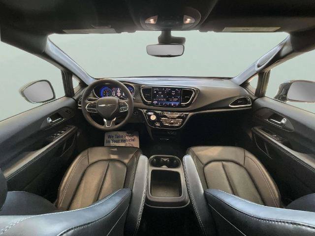 Used 2025 Chrysler Pacifica Select FWD image 24