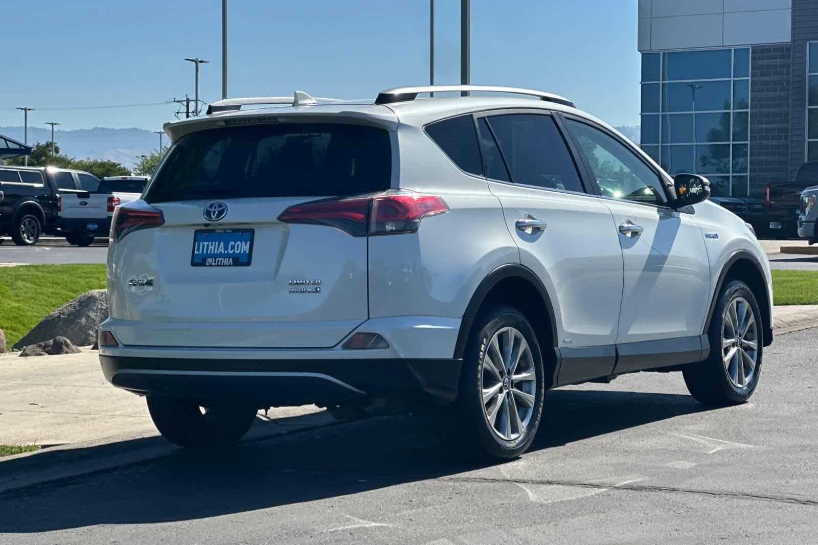 Used 2018 Toyota RAV4 Limited w/ Advanced Technology Package AWD/4WD image 2