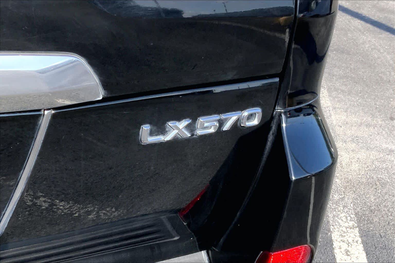 Used 2019 Lexus LX 570 4WD w/ Luxury Package image 28