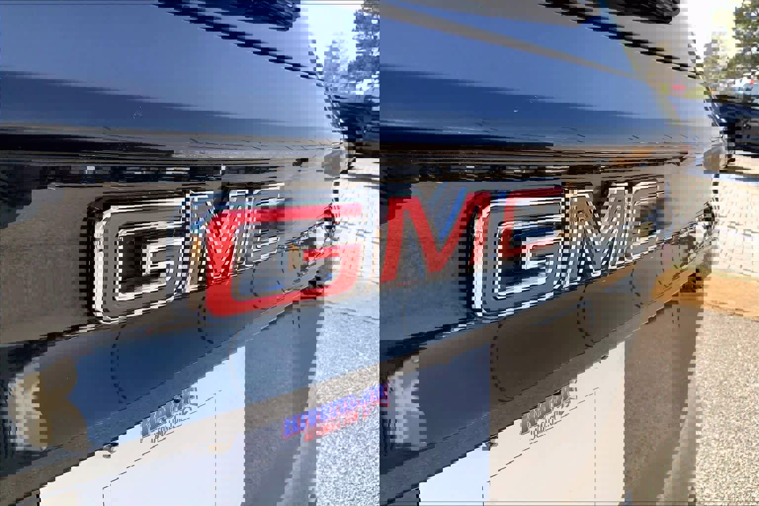 Used 2024 GMC Acadia Elevation image 29