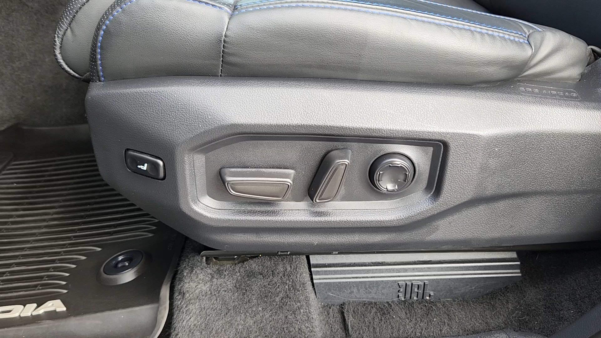 Used 2024 Toyota Sequoia Platinum AWD/4WD image 9