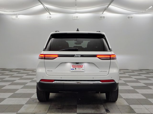 Used 2023 Jeep Grand Cherokee Laredo AWD/4WD image 9