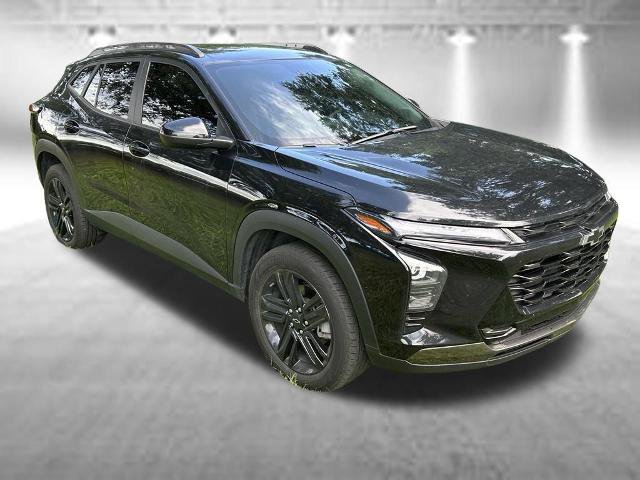 Used 2024 Chevrolet Trax ACTIV w/ Sunroof Package FWD image 3