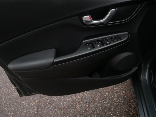 Used 2023 Hyundai Kona Limited AWD/4WD image 14