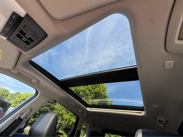 Used 2022 Nissan Rogue Platinum w/ Head-Up Display Package AWD/4WD image 24