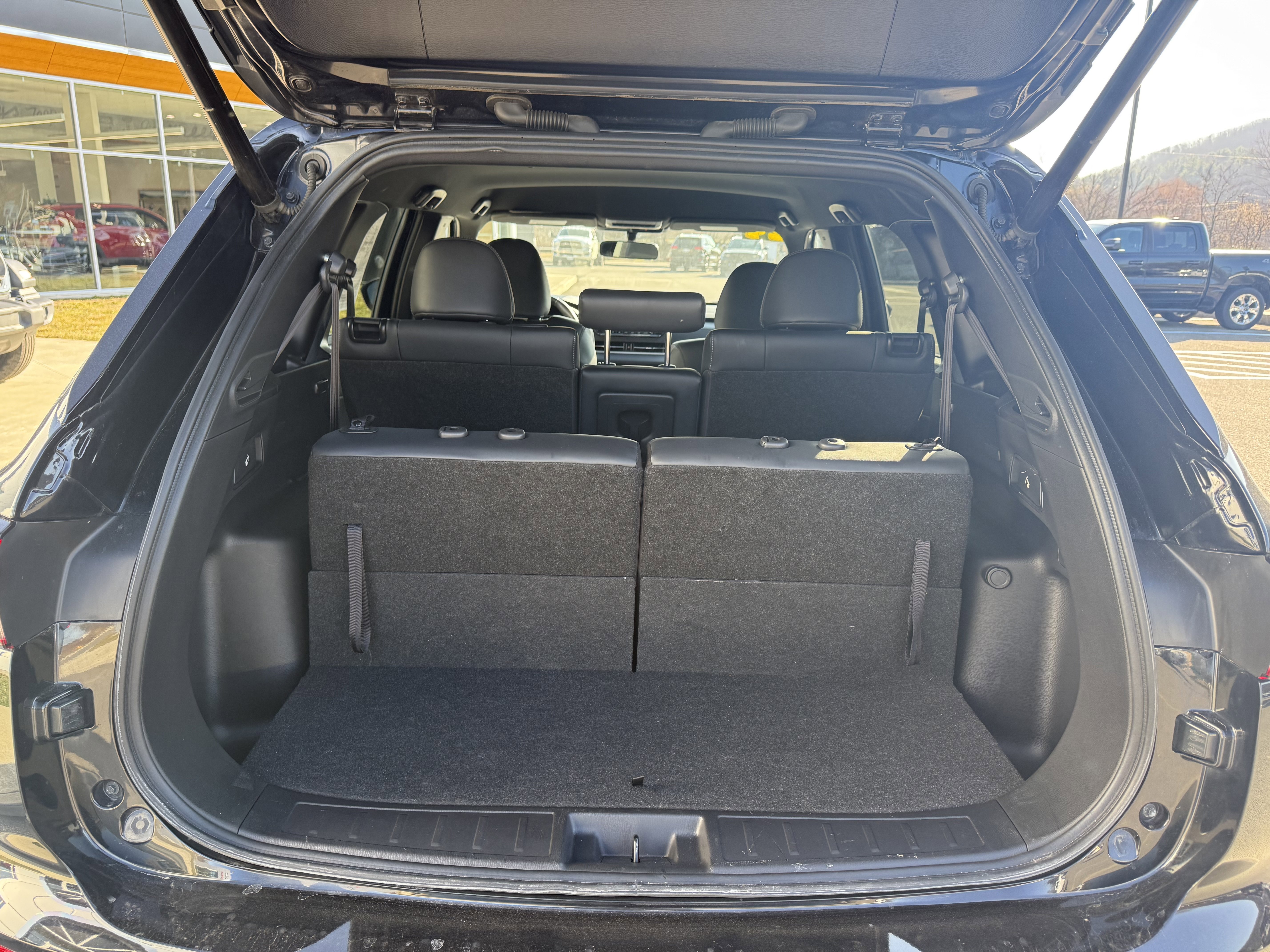 Used 2024 Mitsubishi Outlander AWD image 9