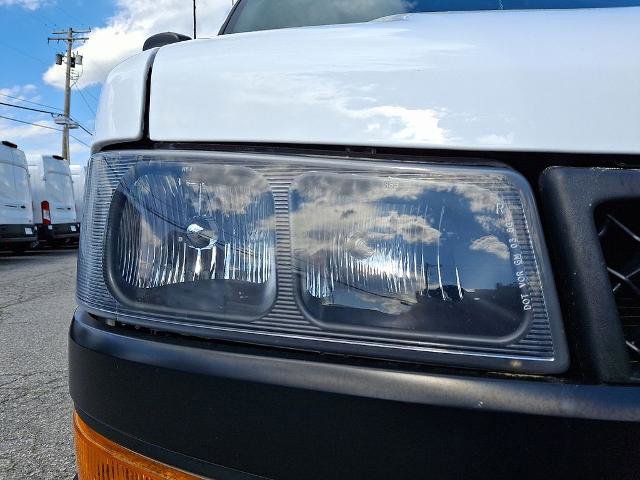 Used 2021 Chevrolet Express 2500 w/ Communications Package RWD image 9