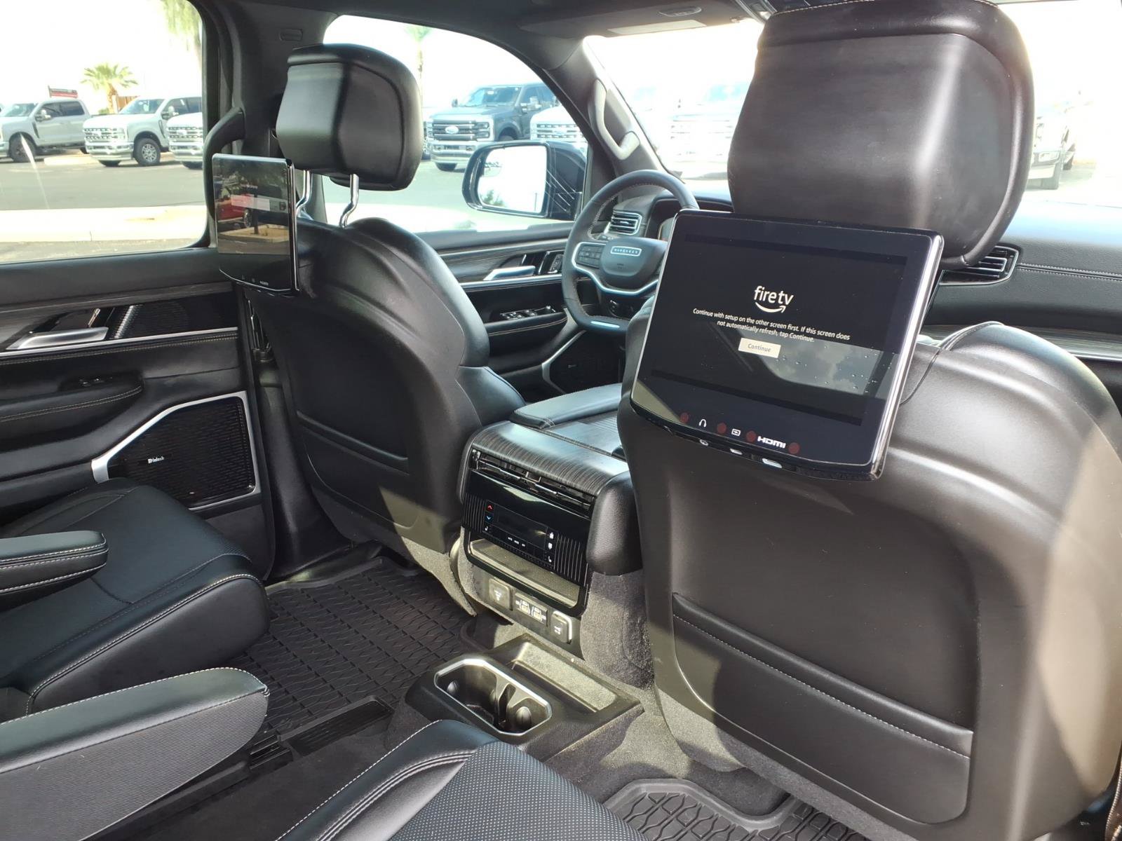 Used 2024 Jeep Wagoneer Series III w/ Premium Group I AWD/4WD image 13