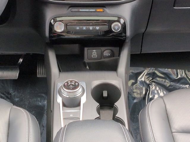 Certified 2025 Ford Escape Platinum w/ Class II Trailer Tow Package AWD/4WD image 19