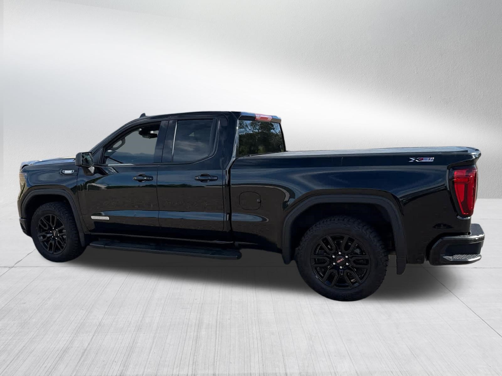 Used 2023 GMC Sierra 1500 Elevation w/ X31 Off-Road Package AWD/4WD image 7