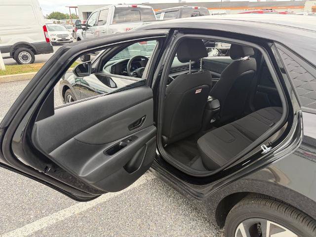 Used 2025 Hyundai Elantra Sport FWD image 12