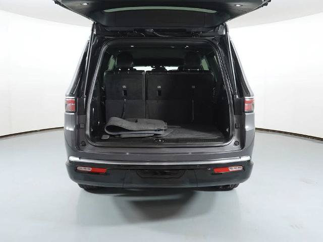 Used 2024 Jeep Wagoneer Series II w/ Flexible Seating Group AWD/4WD image 5