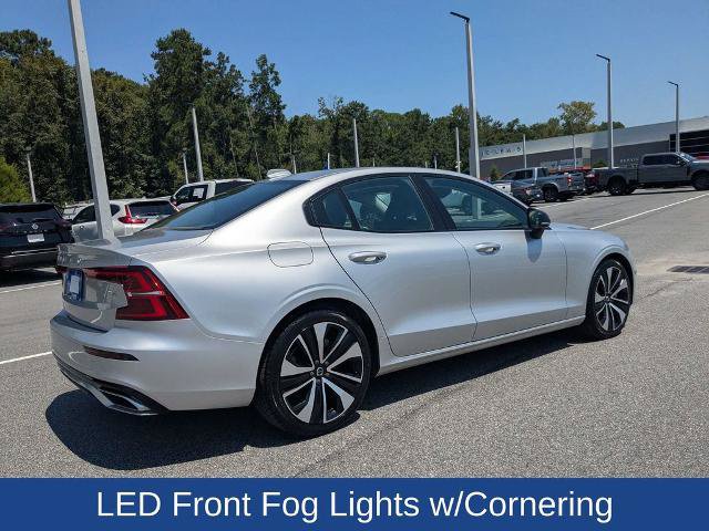 Used 2022 Volvo S60 B5 Momentum w/ Premium Package FWD image 10