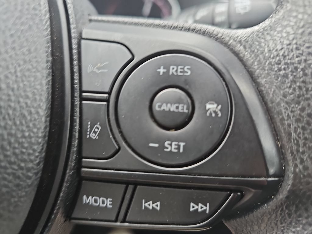 Used 2025 Toyota RAV4 XLE FWD image 17