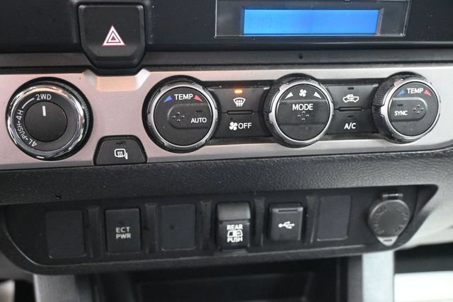 Used 2021 Toyota Tacoma SR5 AWD/4WD image 12