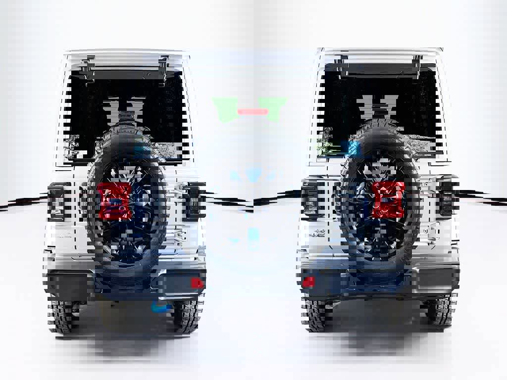 Used 2024 Jeep Wrangler Sahara image 4