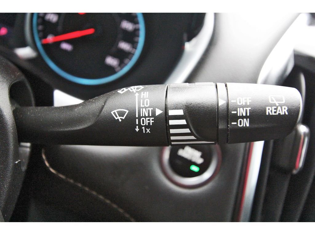 Used 2021 Chevrolet Traverse Premier w/ LPO, Blackout Package FWD image 20