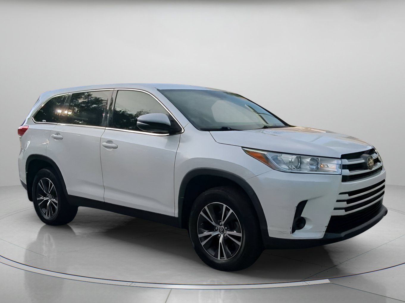 Used 2019 Toyota Highlander LE FWD image 36