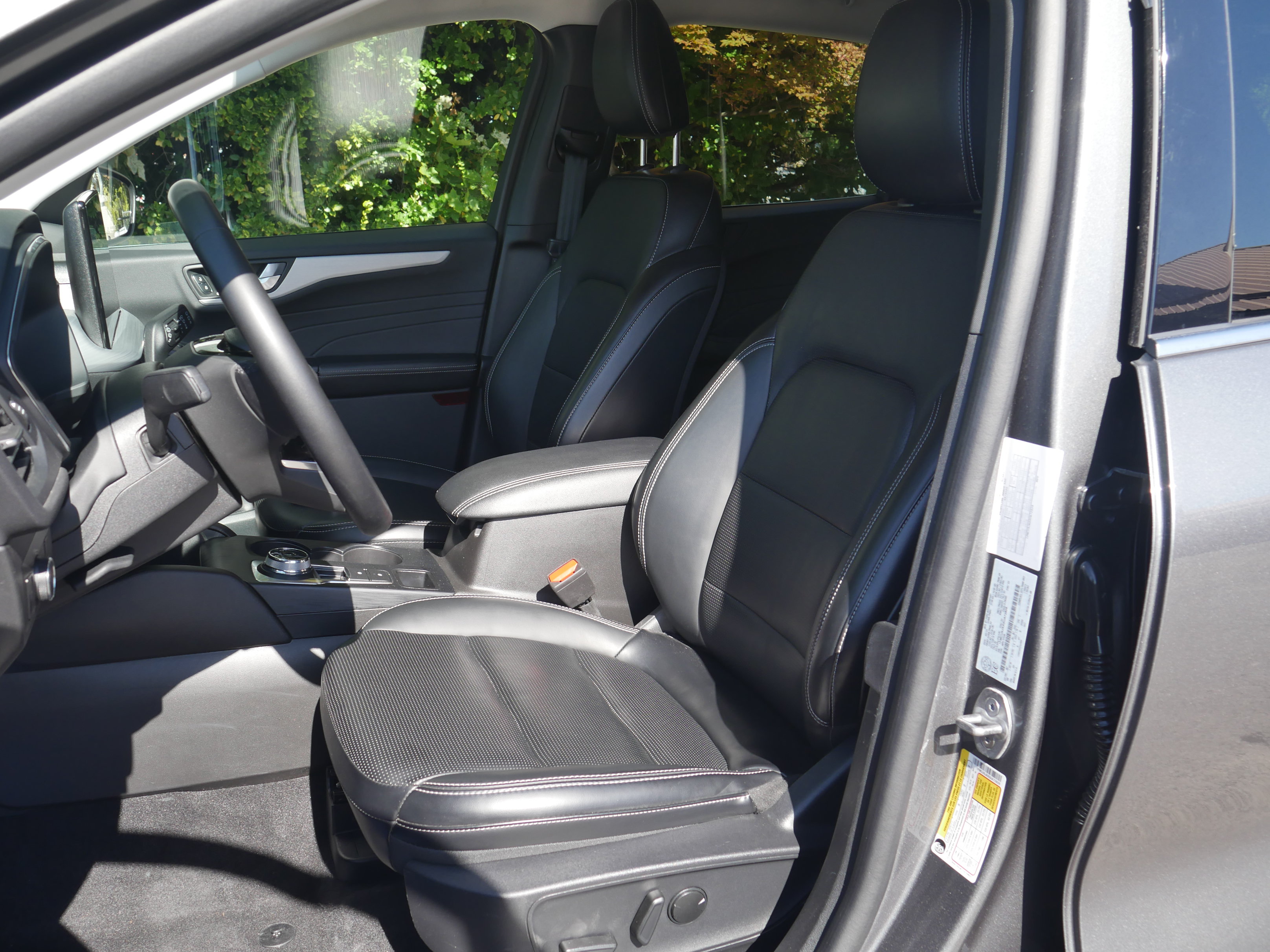Certified 2025 Ford Escape Platinum AWD/4WD image 31