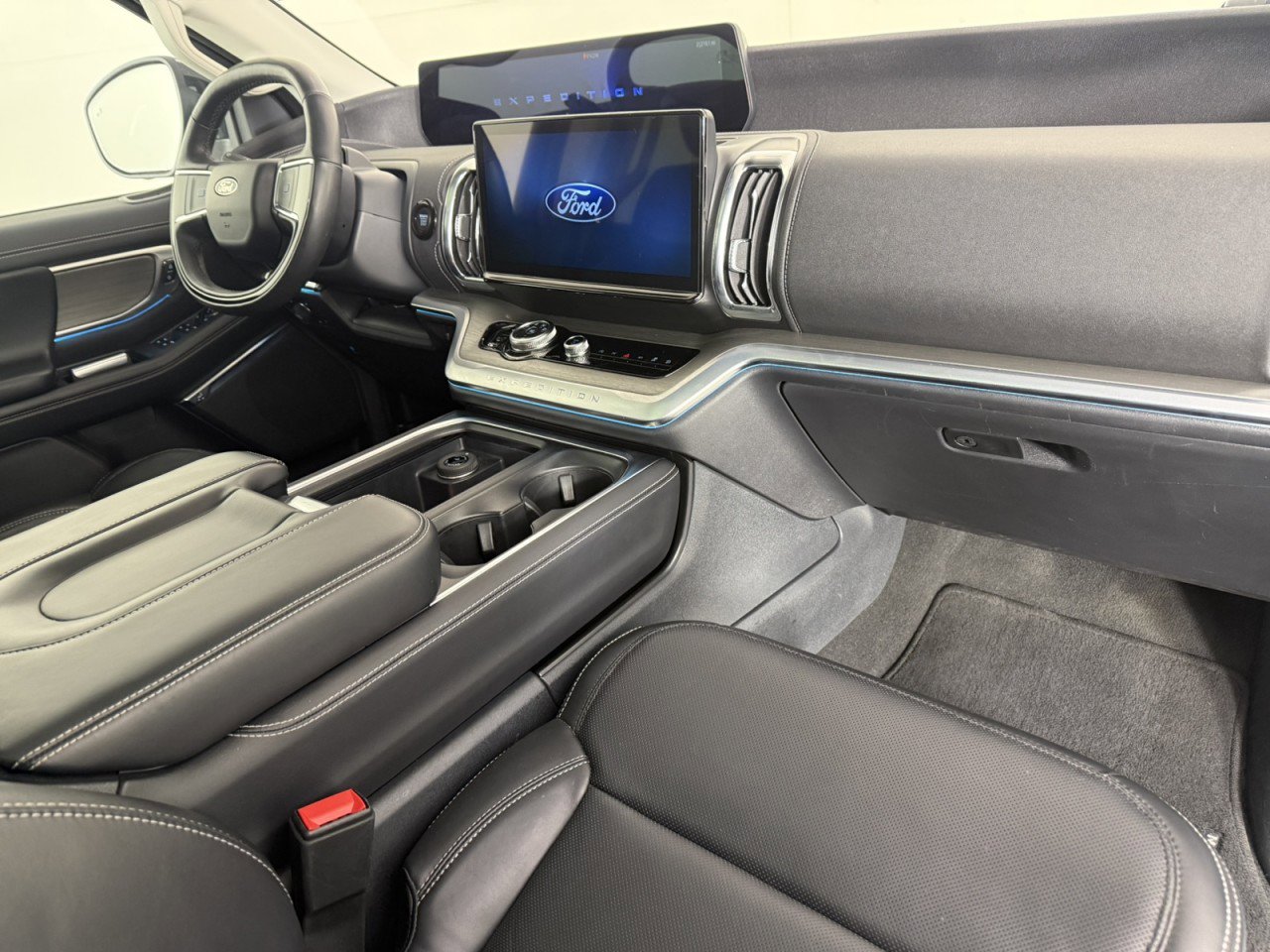 Certified 2025 Ford Expedition Platinum AWD/4WD image 11