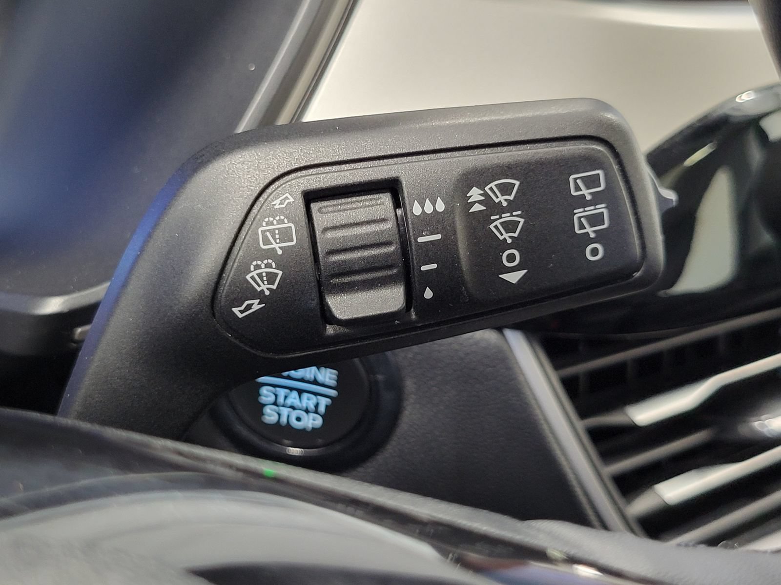 Certified 2021 Ford Escape SEL w/ Technology Package AWD/4WD image 19
