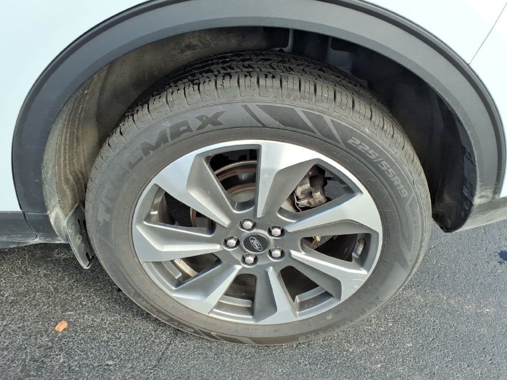 Certified 2025 Ford Escape Platinum AWD/4WD image 7