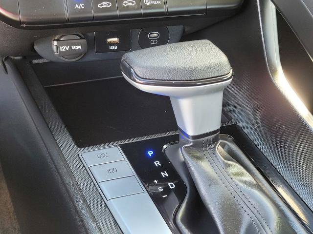 Used 2025 Hyundai Elantra SE FWD image 21