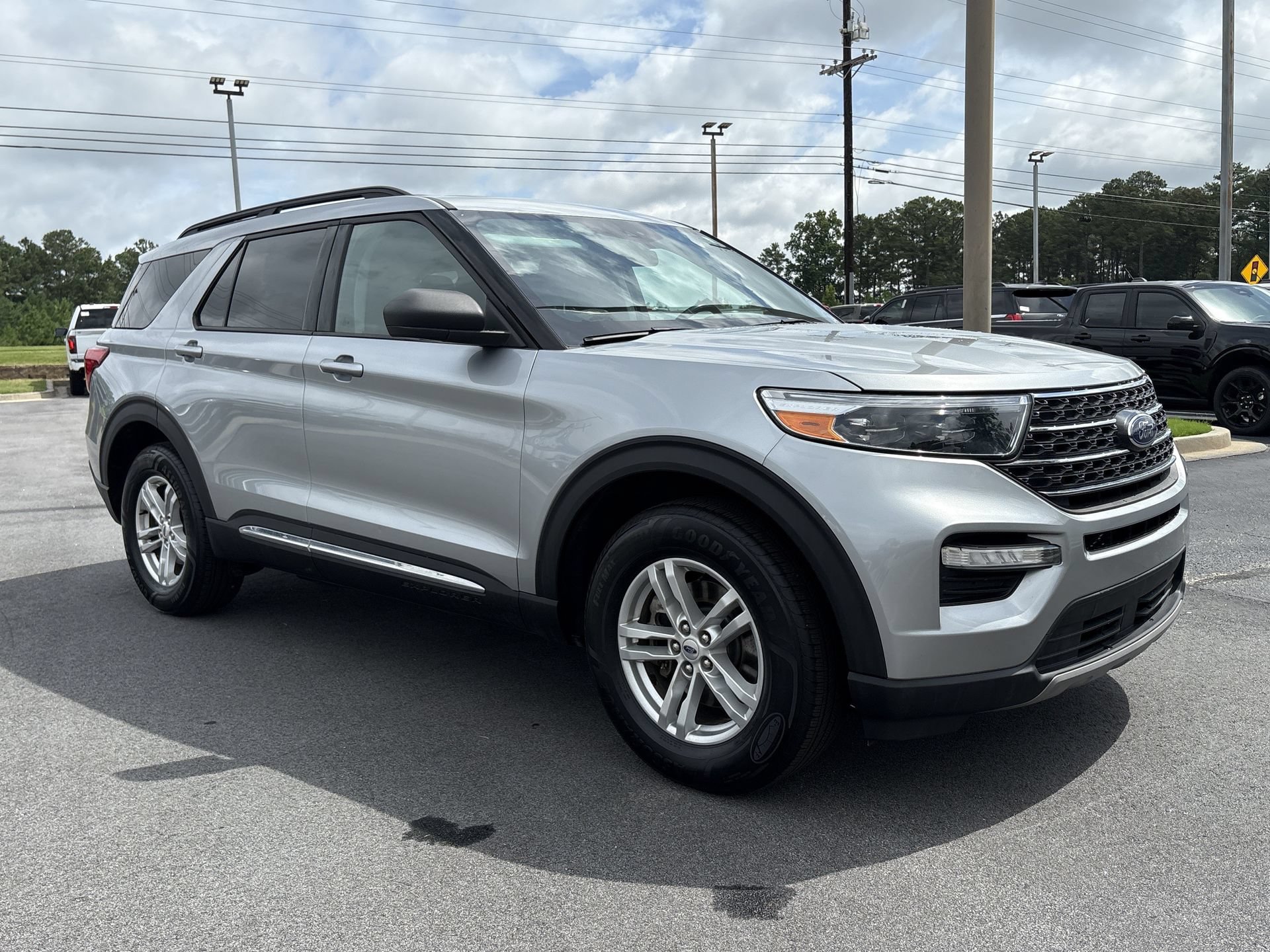 Certified 2023 Ford Explorer XLT w/ Equipment Group 202A AWD/4WD image 31