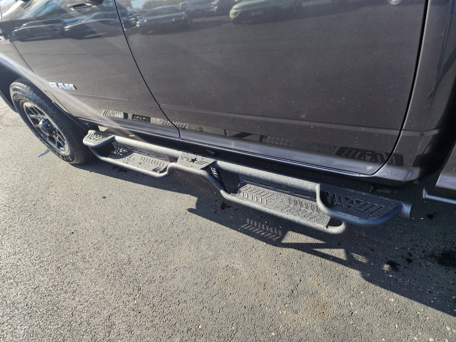 Used 2025 RAM 3500 Laramie AWD/4WD image 12