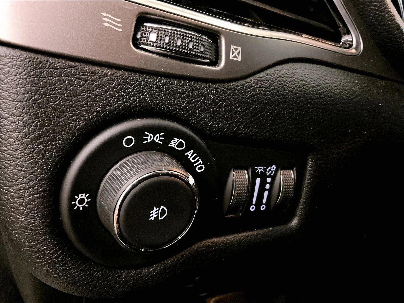 Used 2021 Jeep Cherokee Latitude Lux 80th Anniv w/ Quick Order Package 26U 80TH image 30