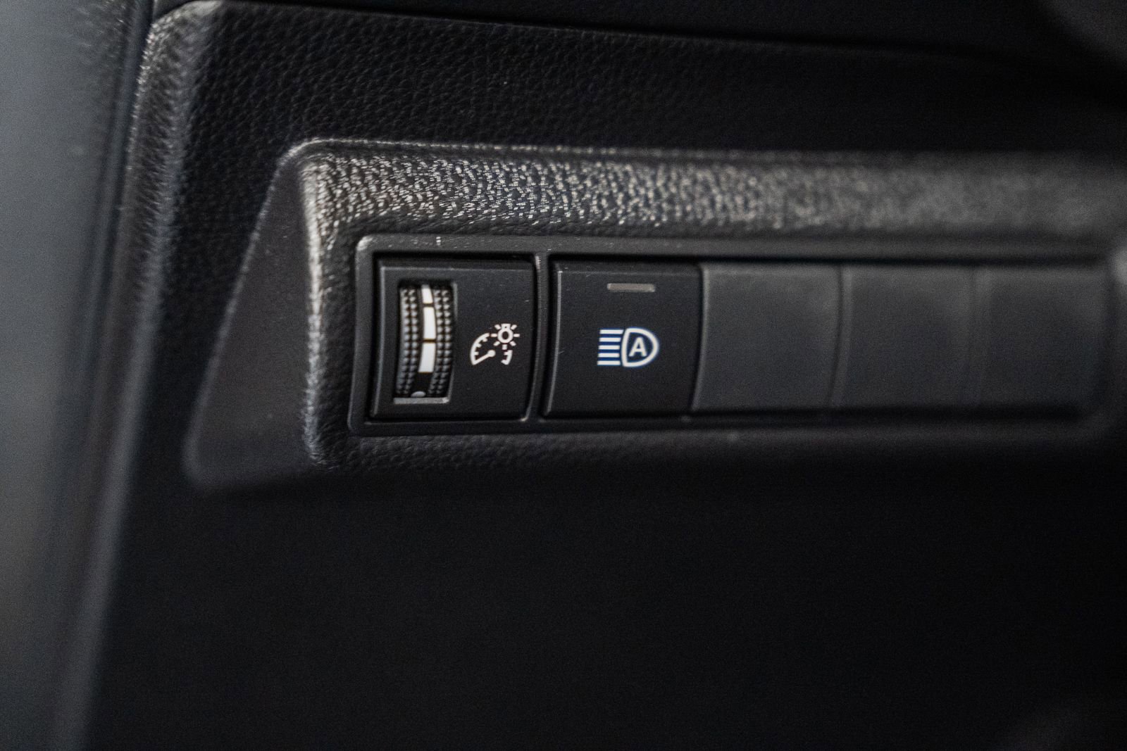 Used 2022 Toyota Corolla LE image 38