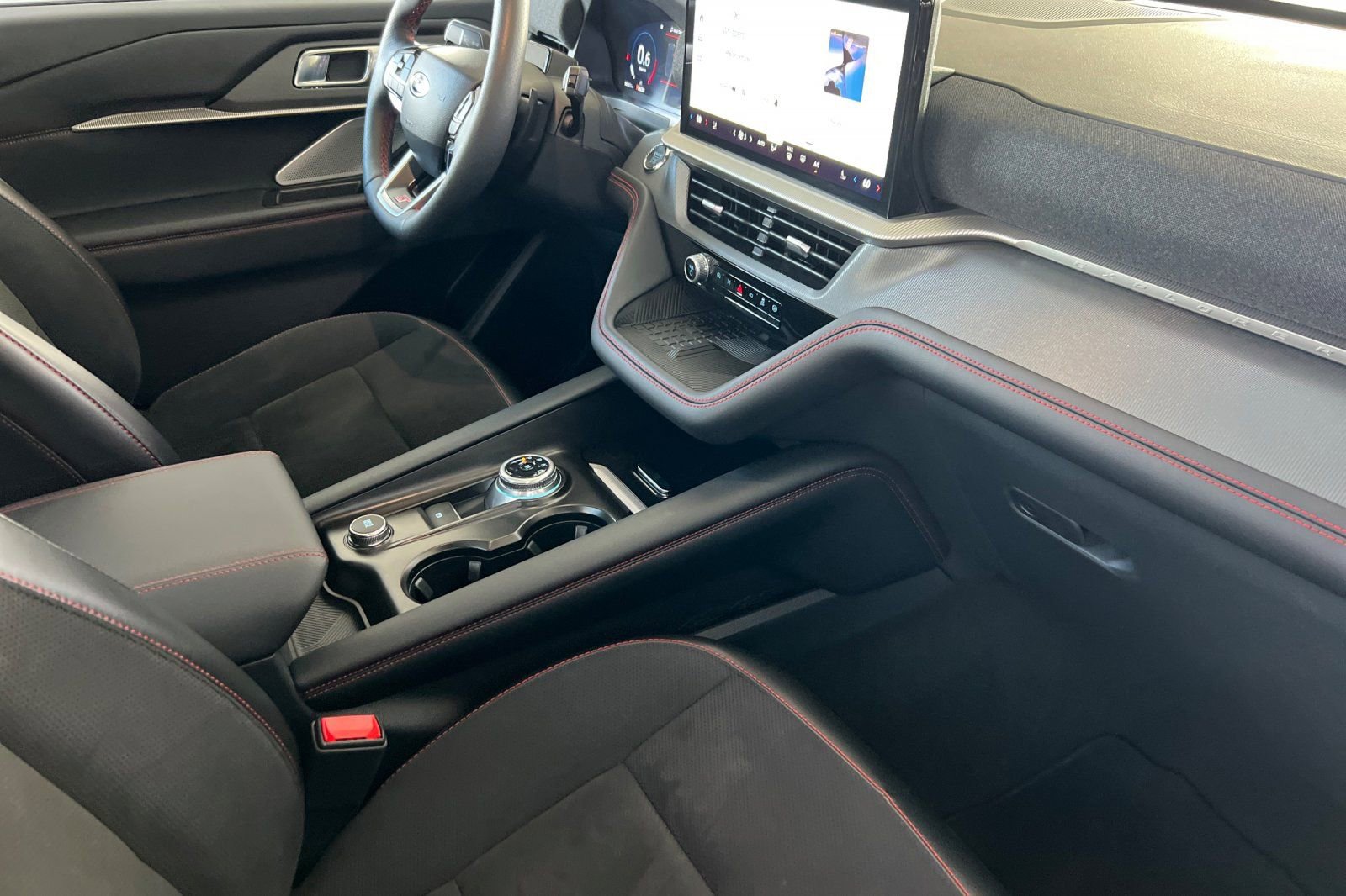 Certified 2025 Ford Explorer ST image 19