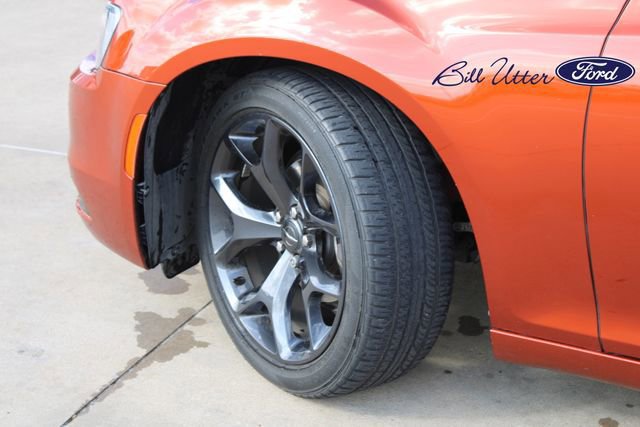 Used 2021 Chrysler 300 Touring w/ Sport Appearance Package image 9