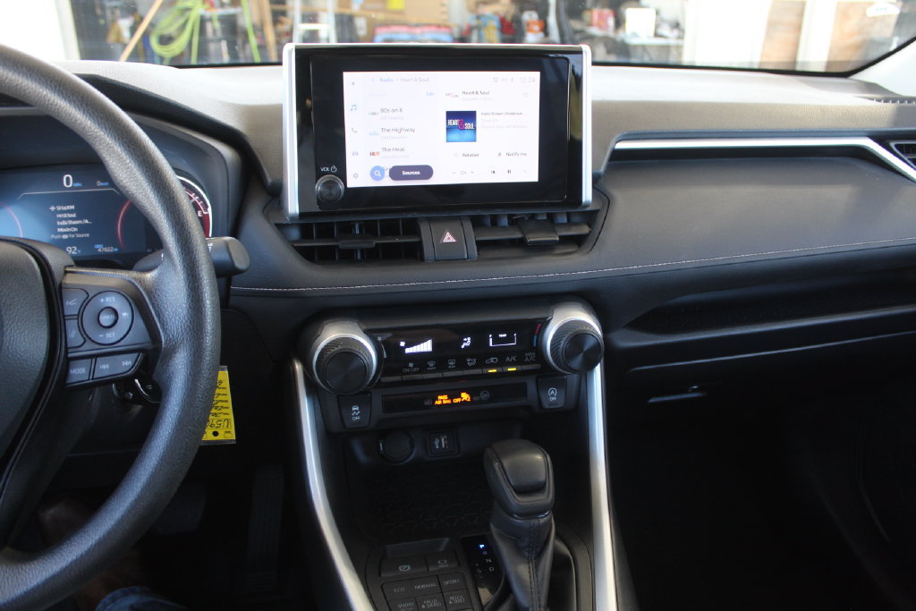 Used 2025 Toyota RAV4 LE AWD/4WD image 13