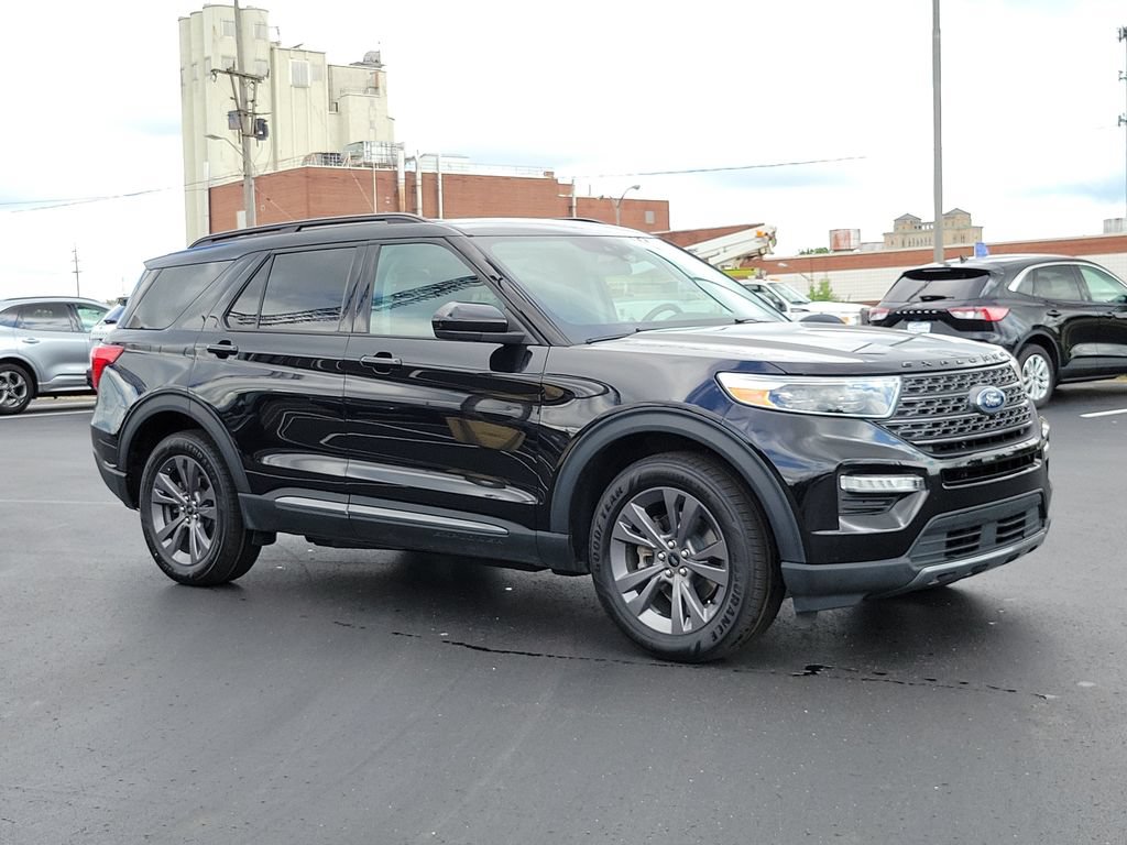 Certified 2022 Ford Explorer XLT w/ Equipment Group 202A AWD/4WD image 2
