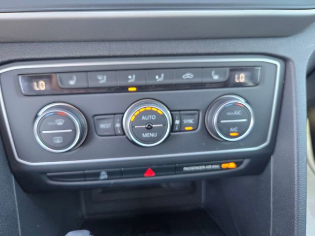 Used 2021 Volkswagen Atlas SE w/ Towing Package image 17