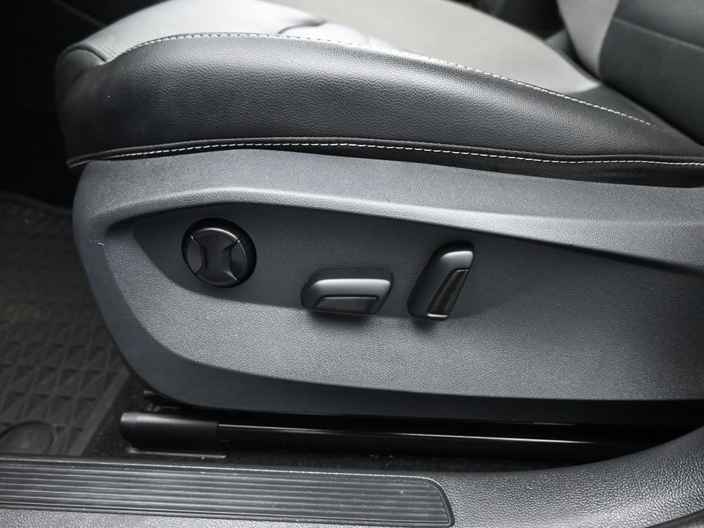 Used 2022 Volkswagen Taos SEL w/ Panoramic Sunroof Package image 38